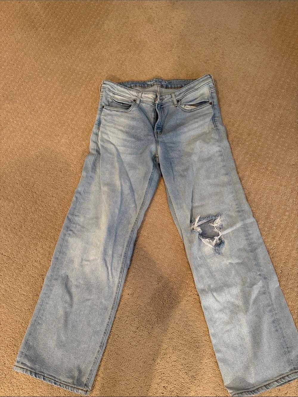 Old Navy Light Blue Wide-Leg Flare Jeans with Distressed Knee